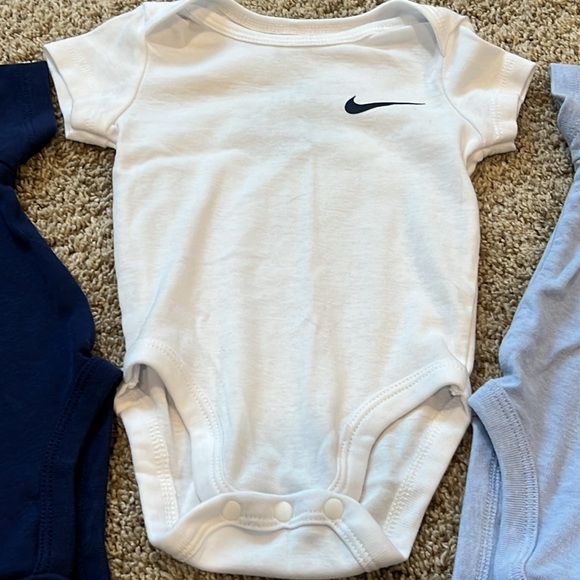 Nike onesie bundle - Picture 3 of 4